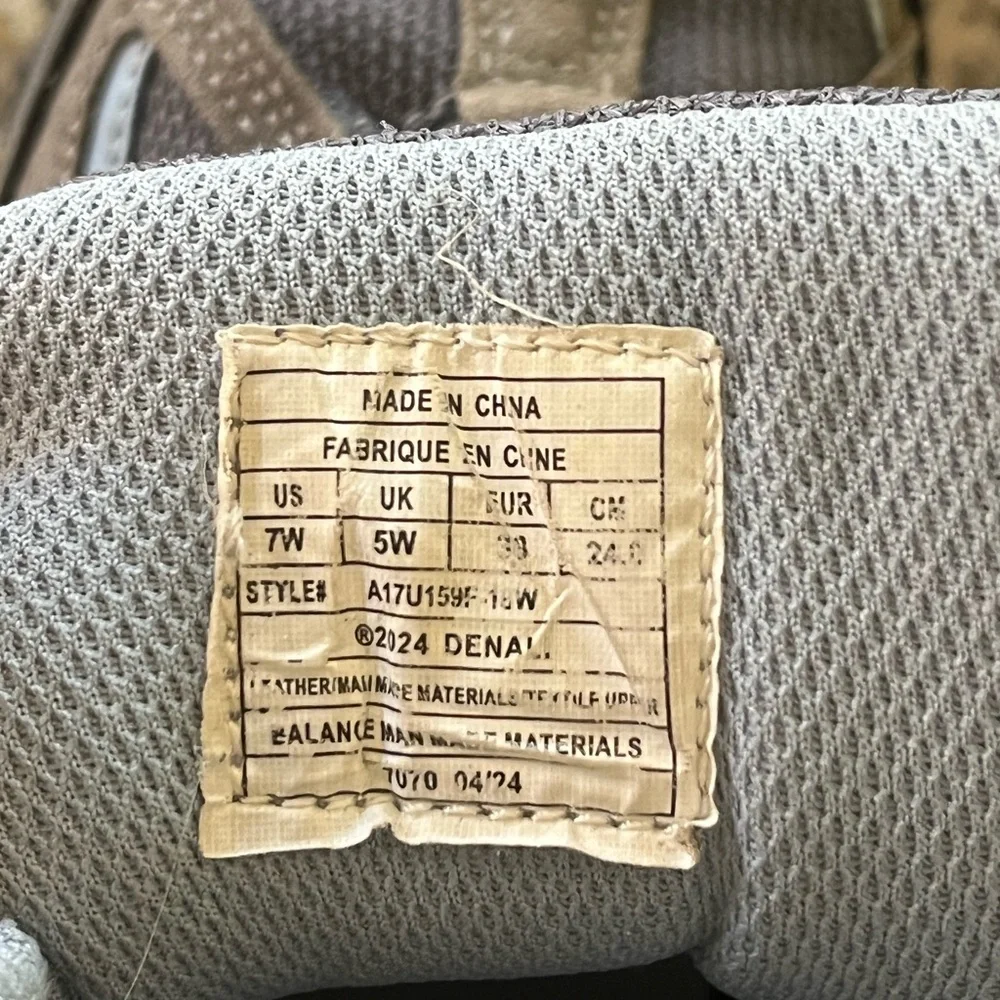 Youth hiking boots